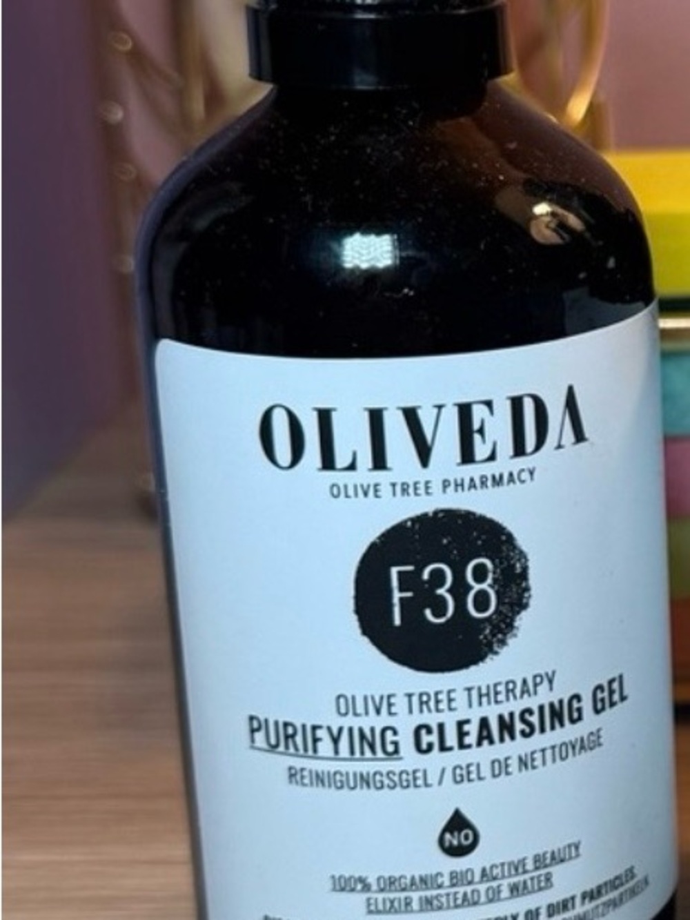 Oliveda F38 Purifying Cleansing Gel — Black & White
